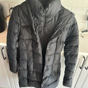 The NorthFace women’s down parkarina size XS. Purchased in brand new condition.